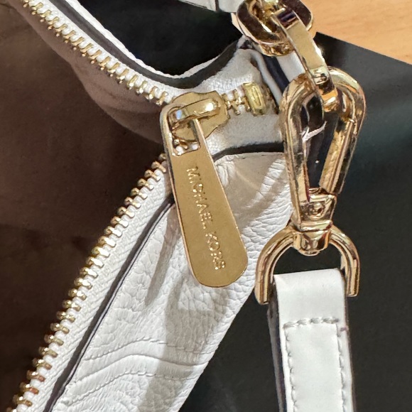 Authentic Michael khors a cross body bag - Picture 6 of 11